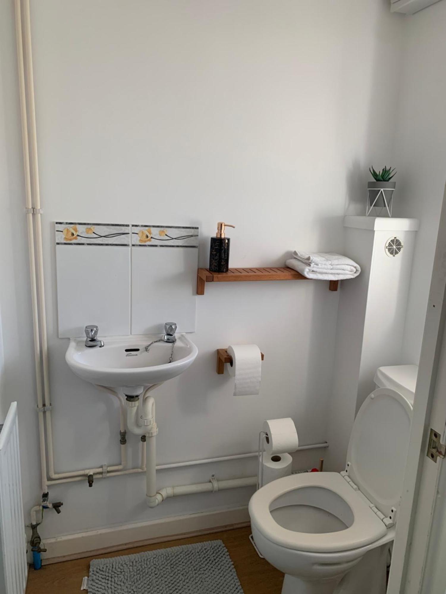 Вилла Montrose House Суиндон Экстерьер фото